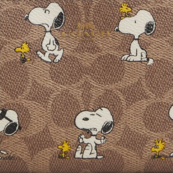 🐶❤️ Coach X Peanuts Corner Zip Wristlet In Signature Canvas With Snoopy Print - Picture 4 of 7